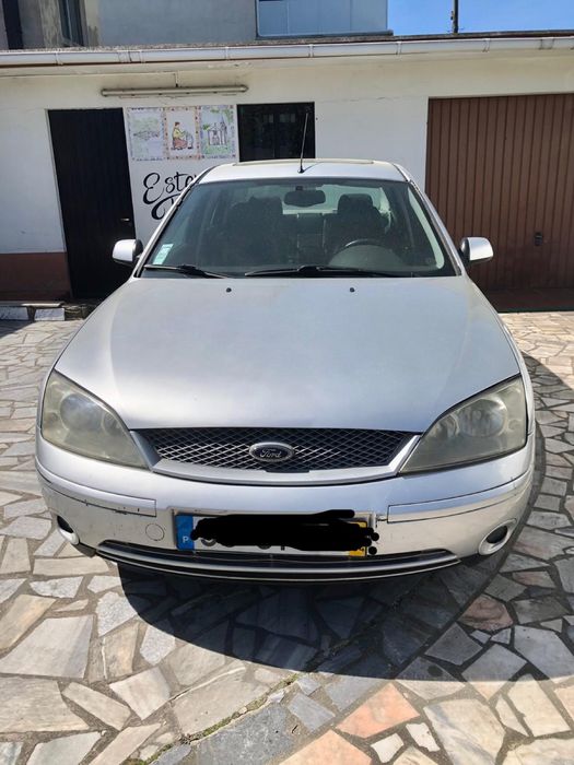 Ford Mondeo 2.0 TDCi Ghia (2001) – Muito Estimado, Bancos em Couro e Teto Panorâmico