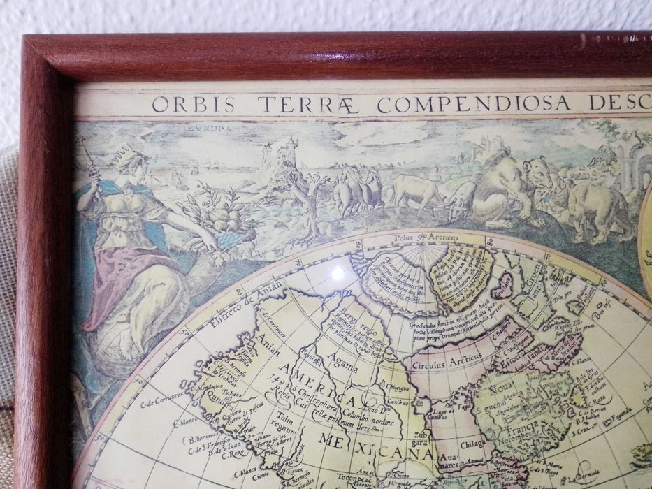 quadro mapa mundo antigo acho que é em latin