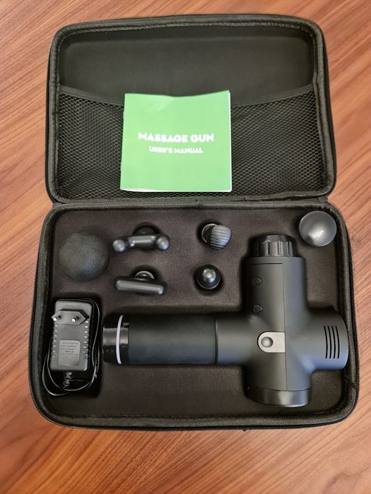 Pistola de massagem com vários acessórios