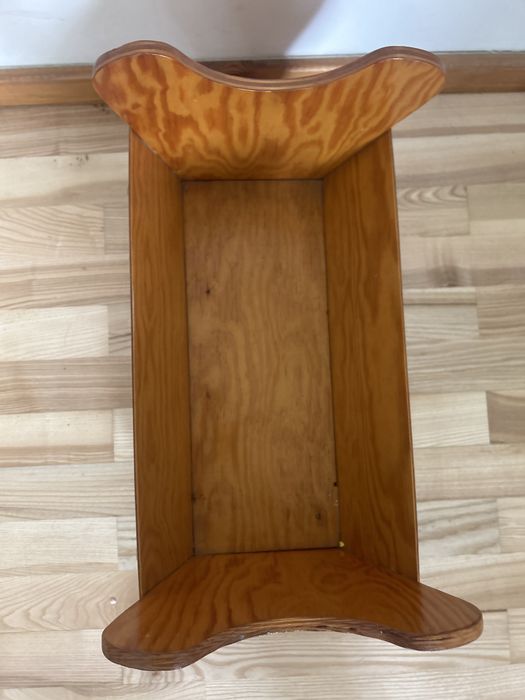 Drewniana kołyska dla lalek