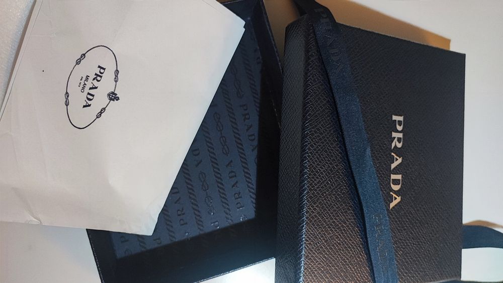 Pudełko prezentowe Prada na portfel karton granat