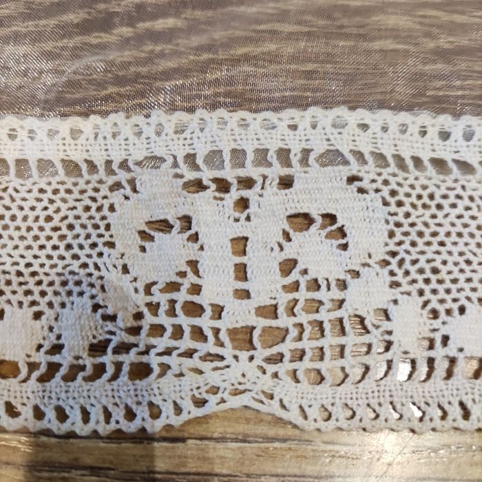 Zazdrostka długa: 260cm*50cm z bawełnianą koronką