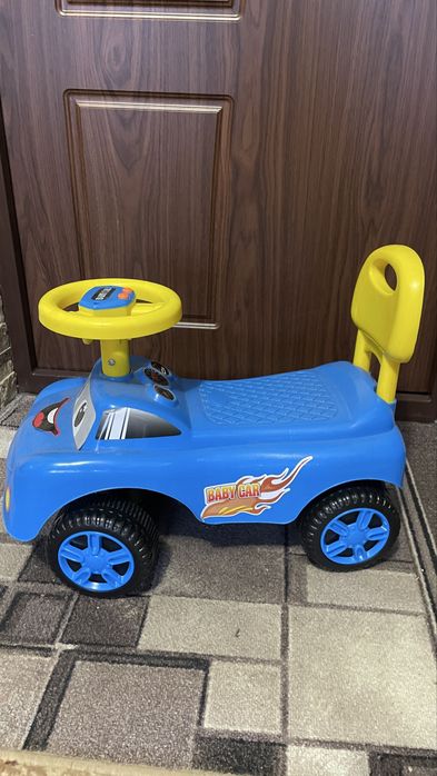 Дитяча автівка толокар