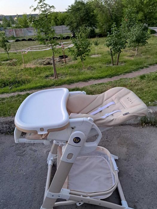 Стілець для годування