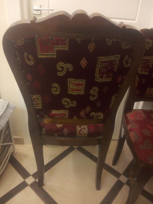 Два крісла різблені