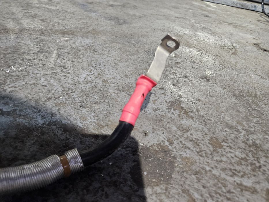 Przewód zasilający Bmw 5 G30 G31  akumulatora plus plusowy kabel
