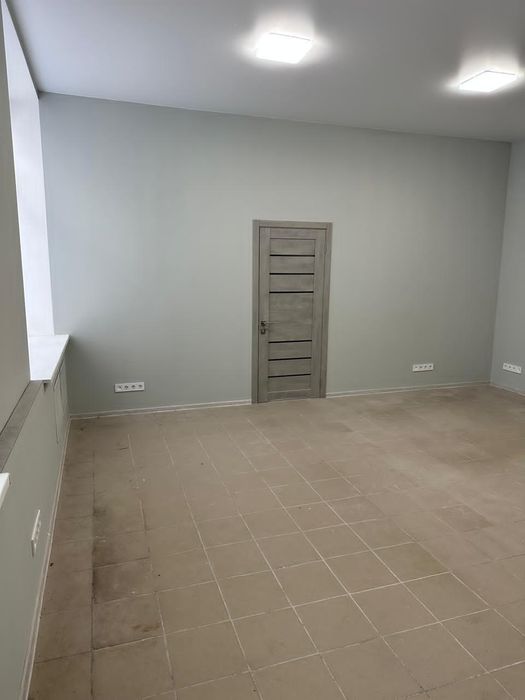 Продам Торговое Помещение, Красная линия