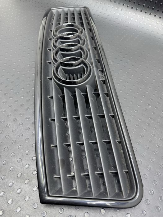 Решітка капота Audi A6 C5 решотка радіатора Ауді А6 С5 гриль
