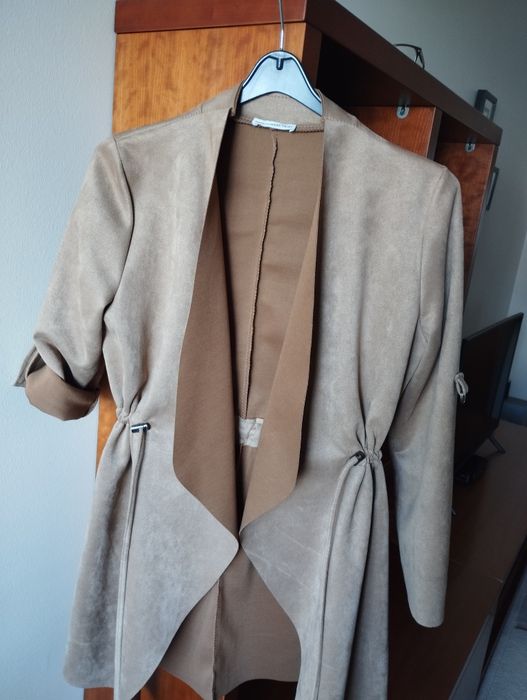 Casacos novos, quentinhos  , usados uma única vez.