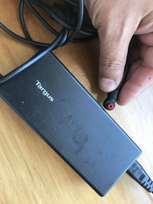 Carregador HP /outro universal marca targus com ficha toshiba