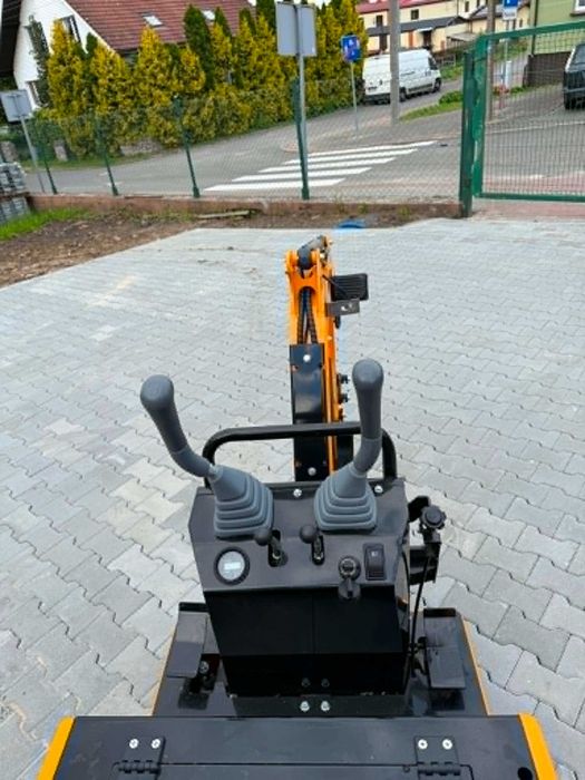 Minikoparka SDYC YCW-06 waga 600kg silnik loncin