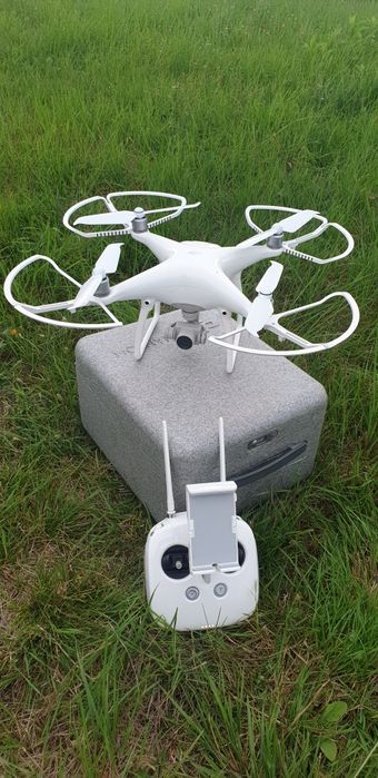 DJI phantom 4 + 2 baterii + osłony śmigieł
