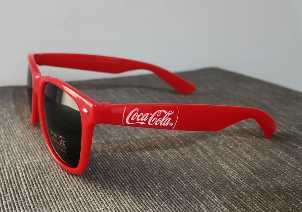 Okulary przeciwsłoneczne z logo Coca-Cola