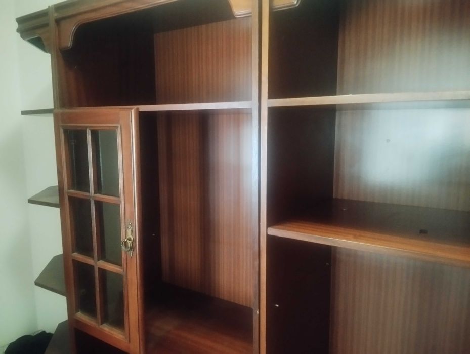 Móvel de sala com cristaleira 50€