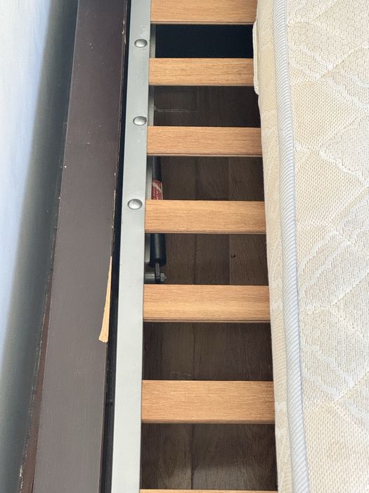 Cama de casal elevatória usada