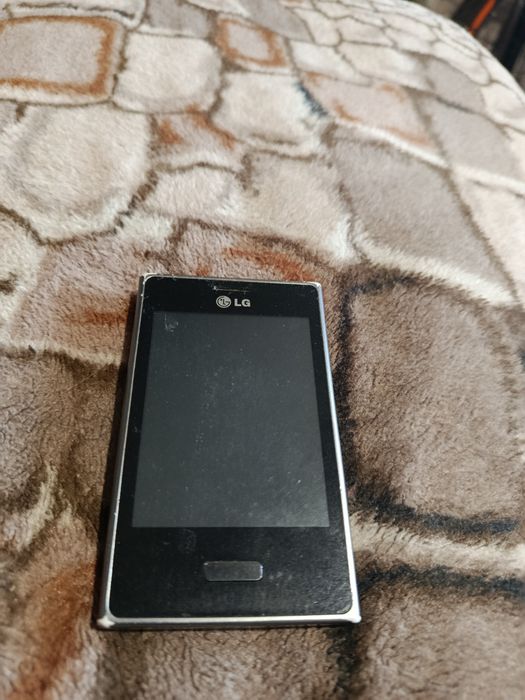 Мобільний телефон LG Optimus L3 E400 Black