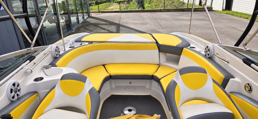 Rinker 246 Captiva Barco Bowrider