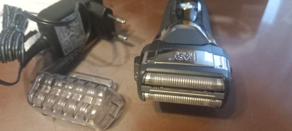 Maszynka do golenia z trymerem,