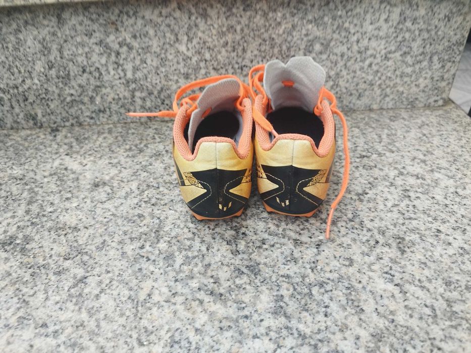 Chuteiras Adidas - Tamanho 31