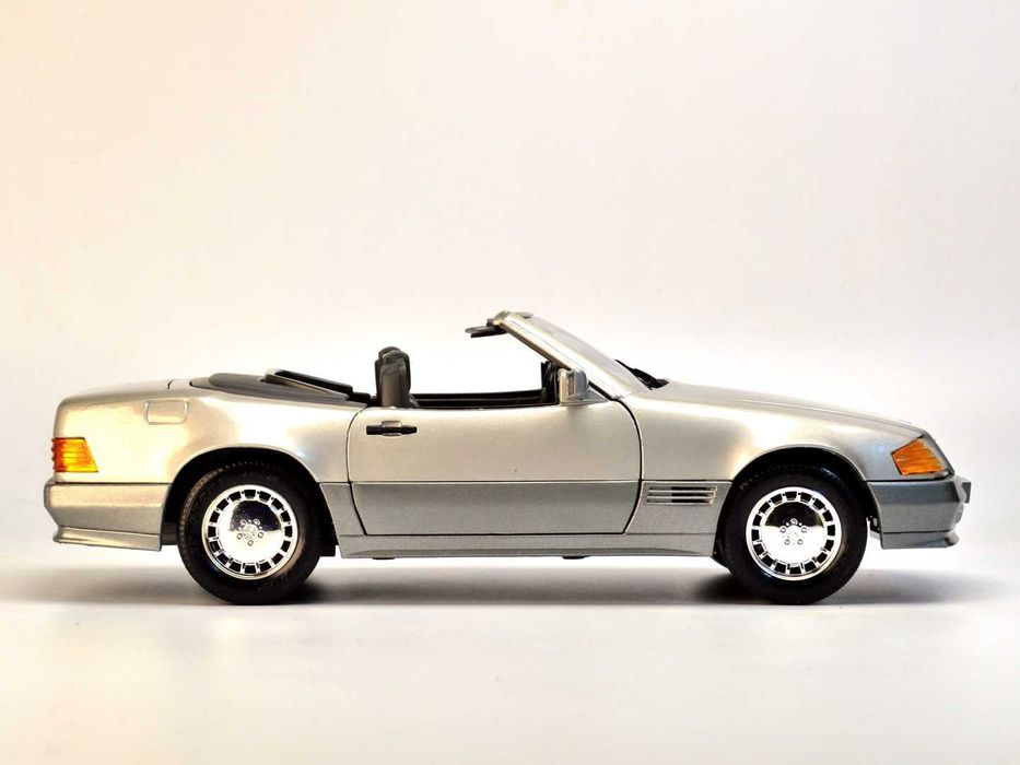 Модель автомобіля Master Toy Mercedes-Benz 500SL, (1:18), сріблястий