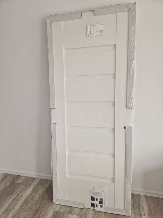 Drzwi DRE wewnętrzne, przylgowe, 80cm, białe z ościeżnicą regulowaną
