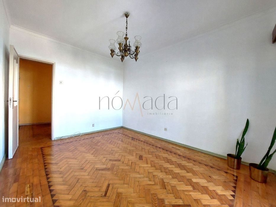 T3 luminoso com varanda e marquise | Excelente localização
