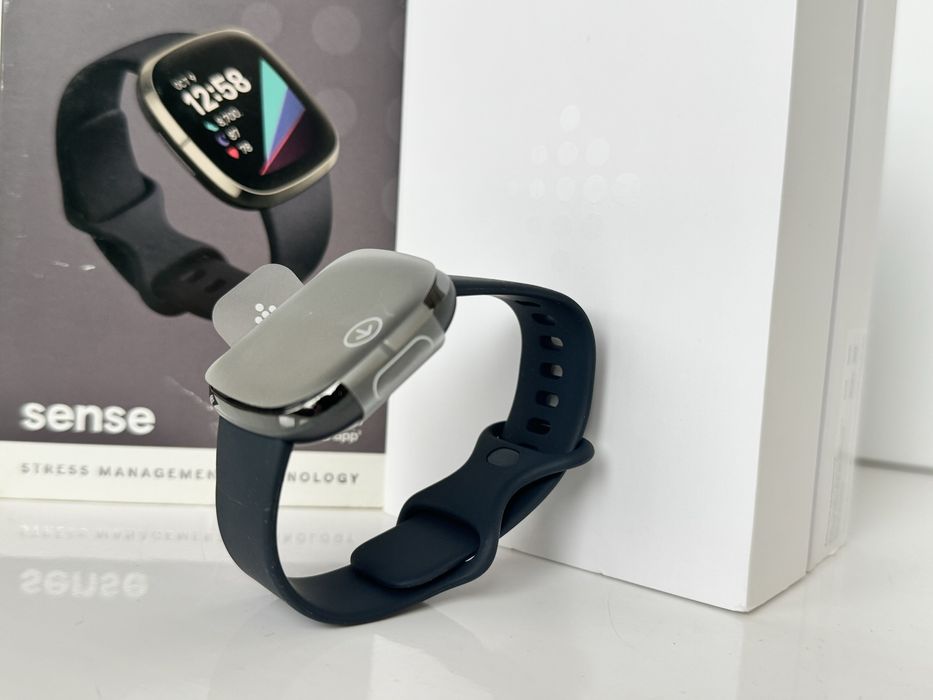 Смарт годинник Fitbit Sense Carbon/Graphite Stainless Steel FB512BKBK