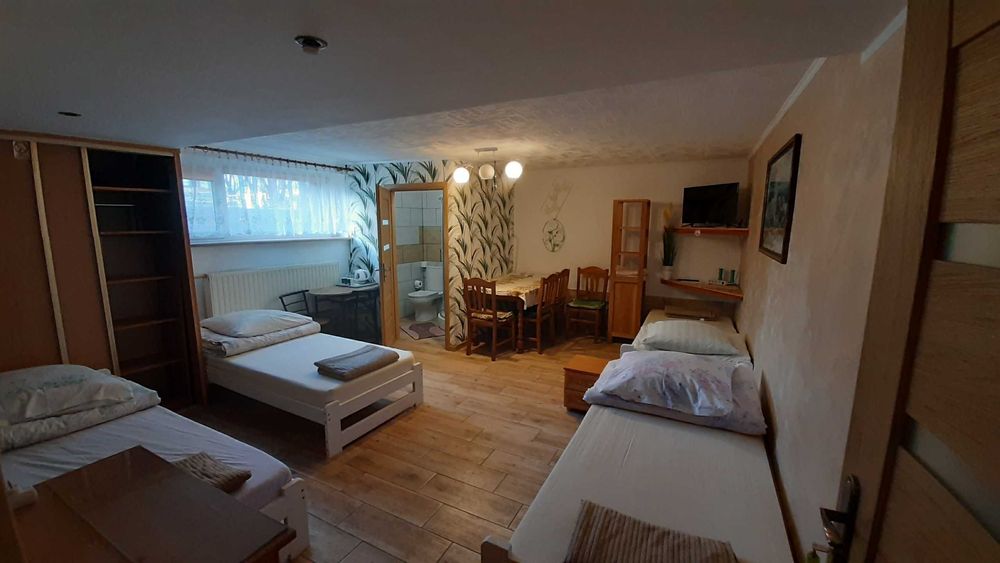 Noclegi u Iwony   (atrakcyjne tanie noclegi służbowe i turystyczne ]