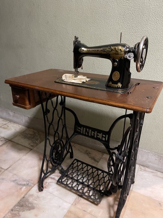 Maquina de Costura Singer Antiga