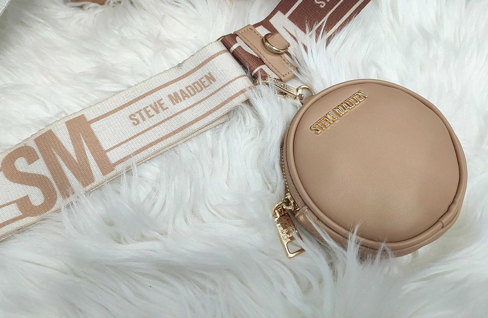 Beżowa torebka kuferek listonoszka złote elementy miejska Steve Madden