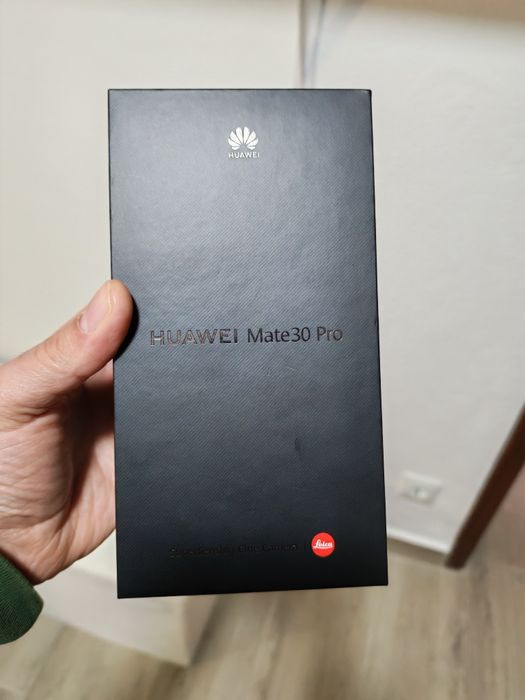Smartphone Huawei Mate 30 Pro em estado irrepreensível
