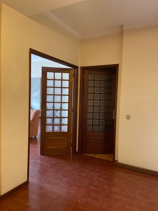 Apartamento T4 para renovar