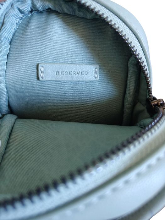 Mała skórzana markowa torebka Reserved błękitna