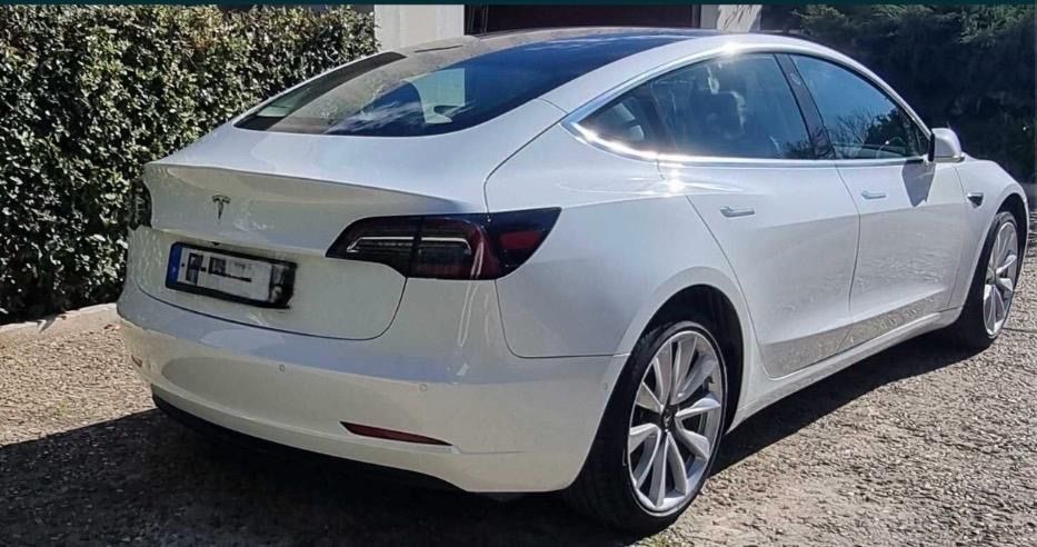 Tesla Model 3 SR Plus