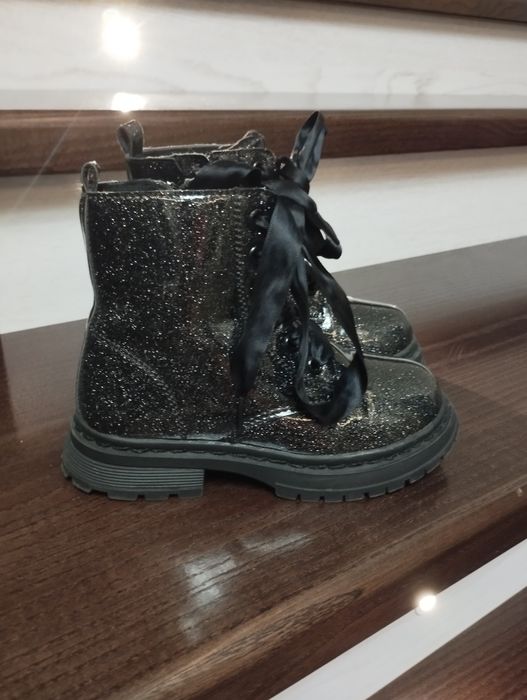 Взуття для дівчинки