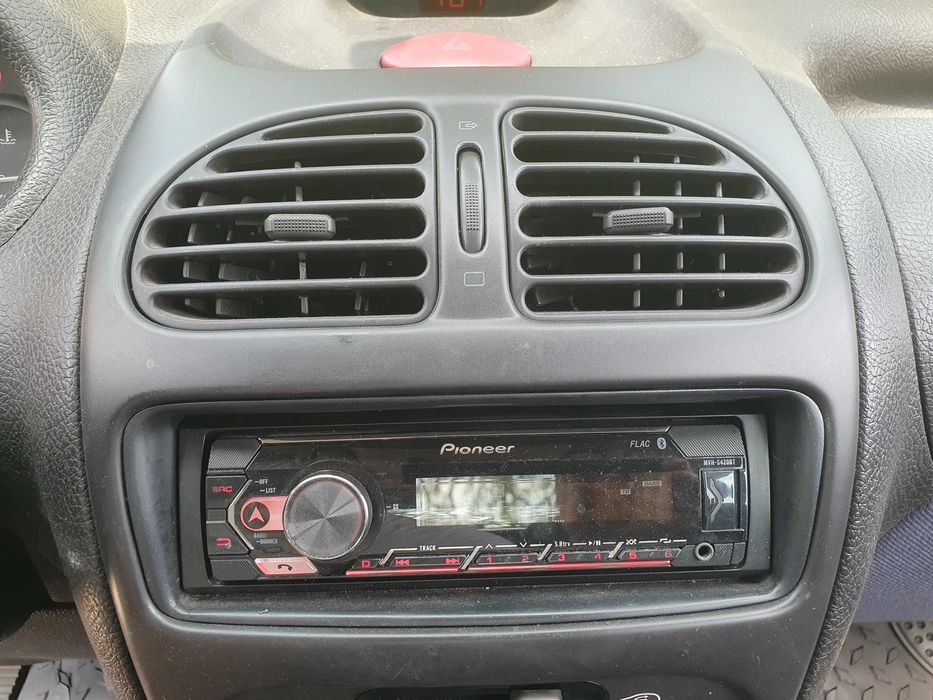 Peugeot 206 XR Présence 1.1 5 Portas