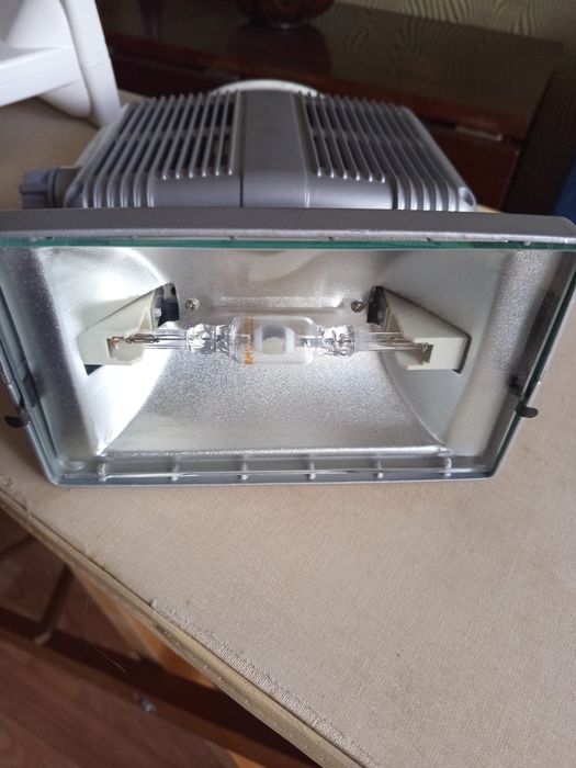 Продам фонарь-прожектор