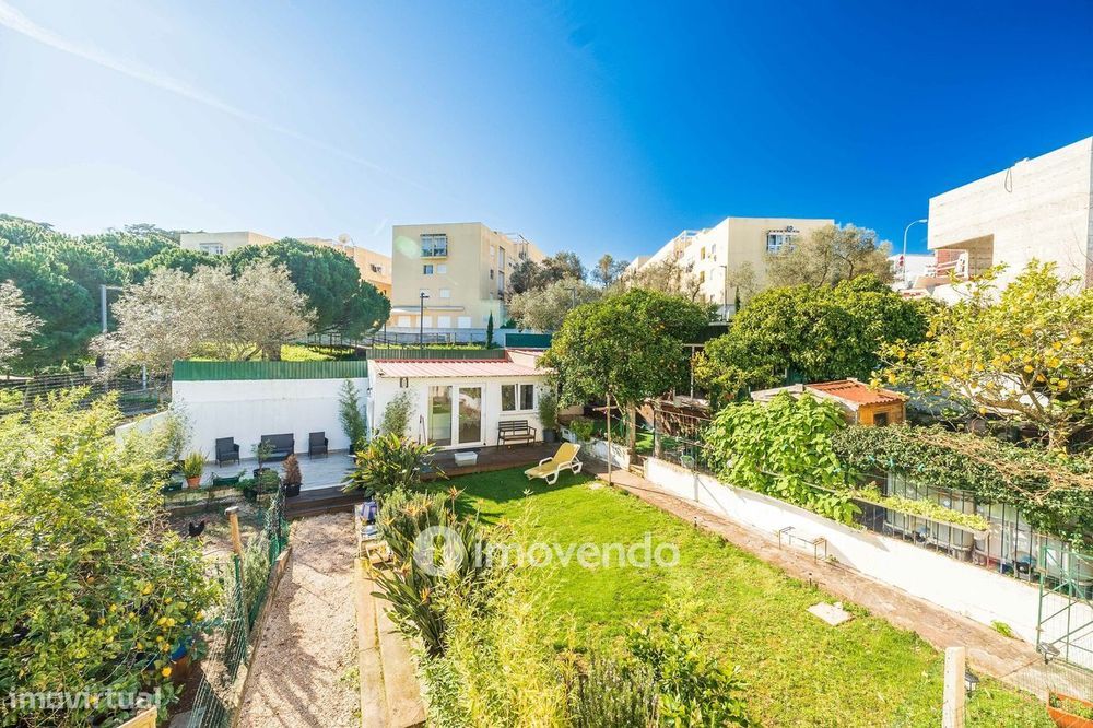 Moradia T3 mais Anexo T1 e Anexo T0 independentes, em Barcarena