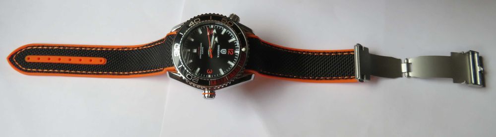 zegarek w stylu  diver  Omegi  Bonda