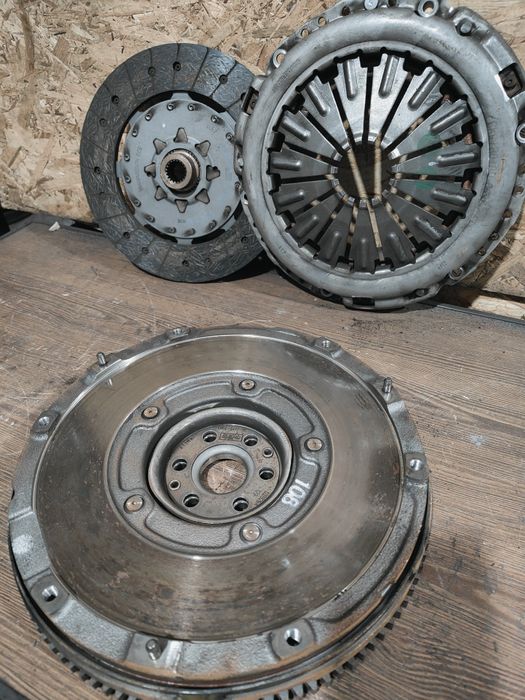 Маховик LuK Ford Focus, Connect, Transit, C-Max, Mondeo 1.8d Ecoboost