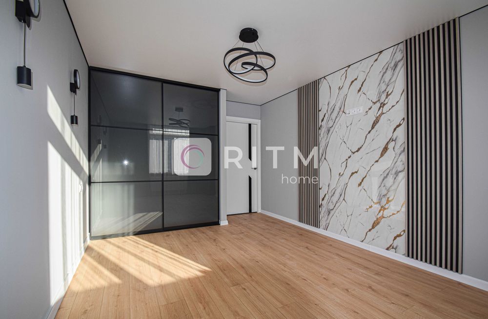 2-к. квартира по вул. Смакули, 55 м2