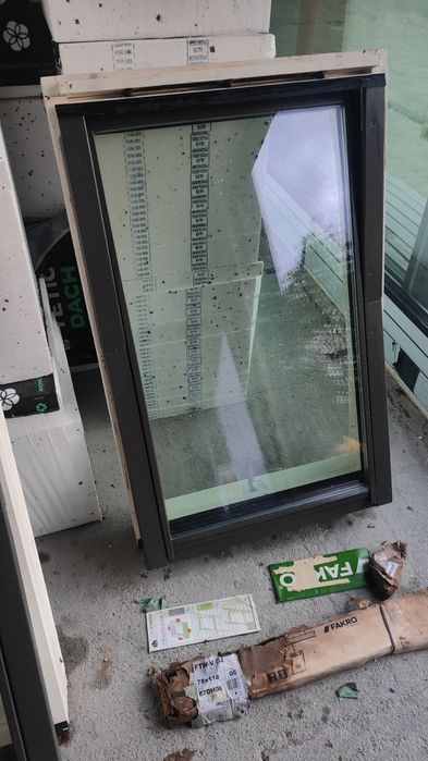 Okno dachowe 78x118 Fakro 3szybowe / wew Biały