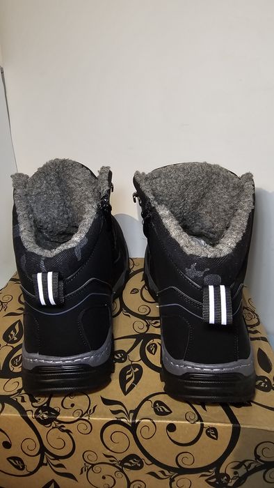 Buty nowe zimowe ocieplane w rozmiarze 43