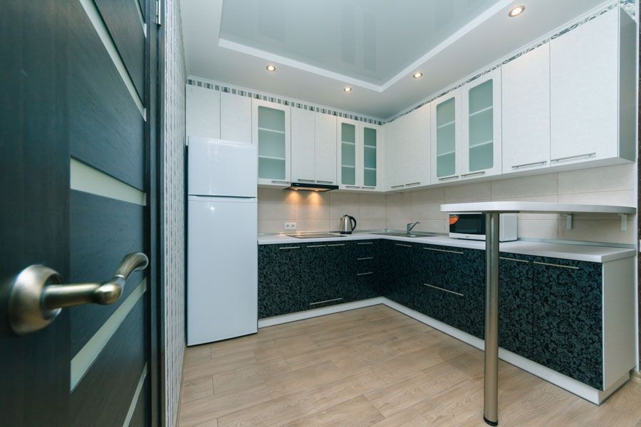 Затишна двокімнатна. При відключенні світла - ліфти працюють, вода є.