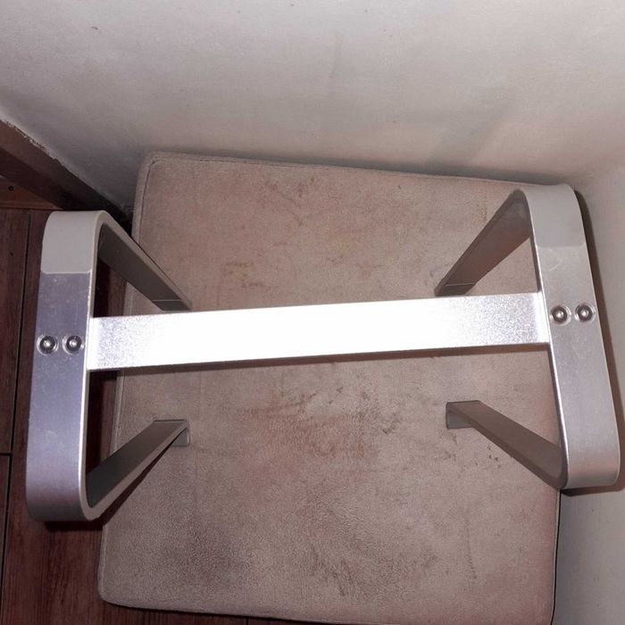 Stojak pod laptopa do 18 cm