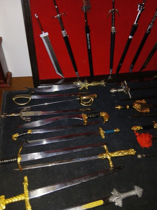 Colecao 30 Espada minitura por 300 €