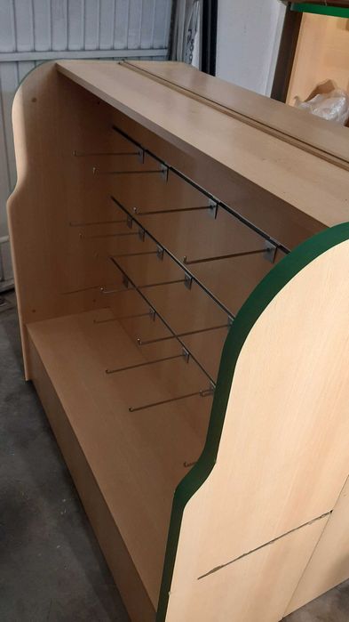 Expositor movel  para pendurar chás ou colecções (porta-chaves)