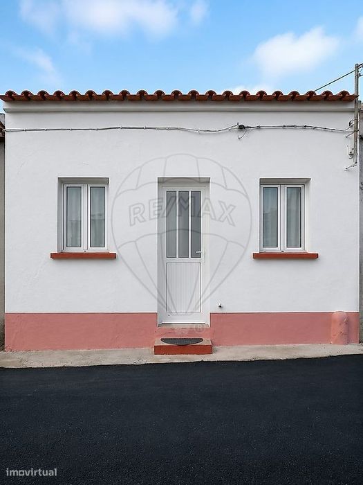 T2 Detached House for Sale