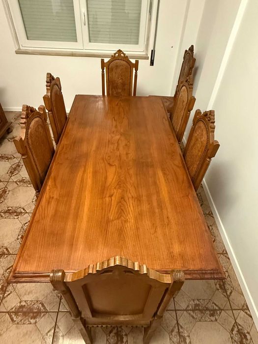 Mobília de sala de Jantar com requinte e durável. Madeira de carvalho!