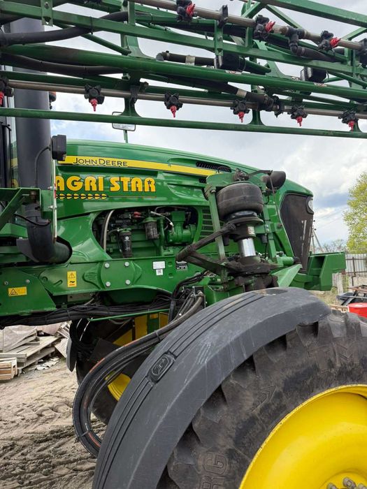 Обприскувач самохідний John Deere M4040